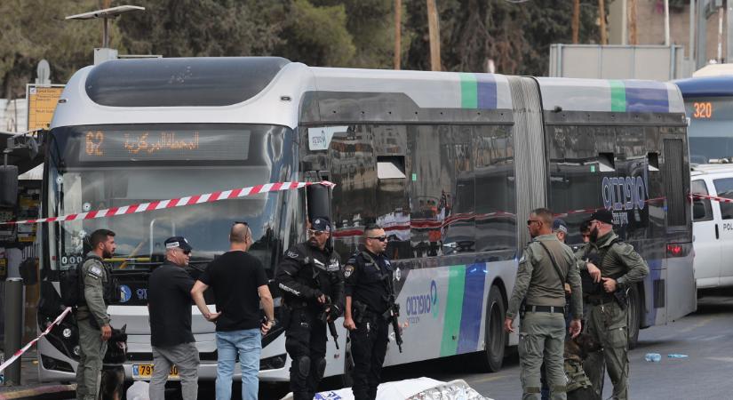 Buszok utasaira támadtak terroristák Jeruzsálemben, halottak is vannak