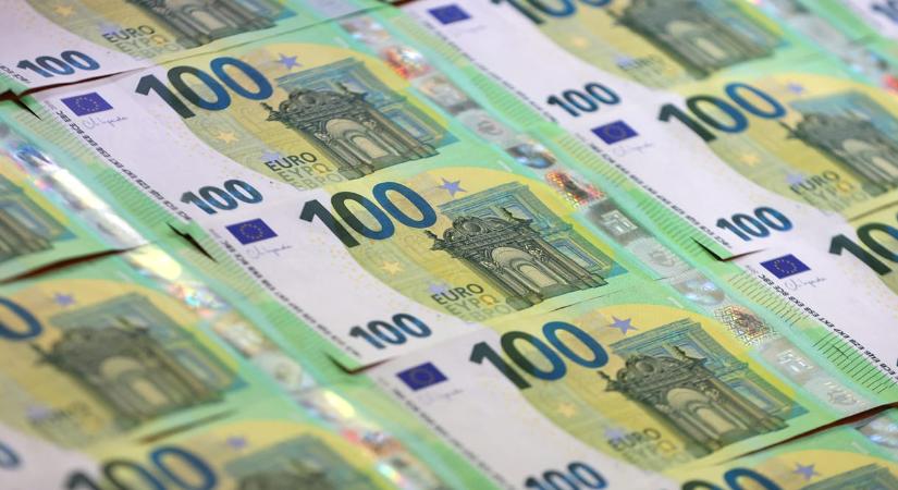 VSquare: az Orbán-közeli oligarchák már viszik át a pénzüket külföldi tulajdonú bankokba