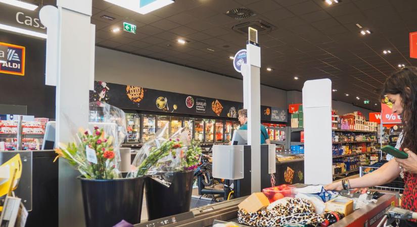 Hatalmas árcsökkenés az ALDI-ban  Ruhák és cipők akár 5 forintért