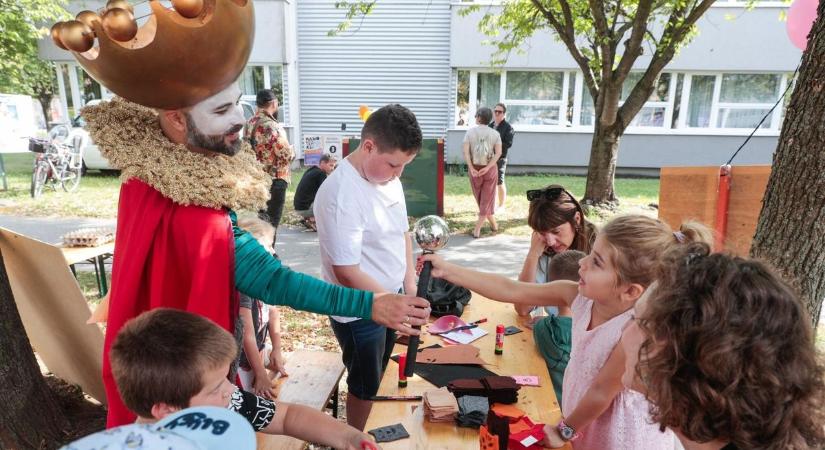Hapci király megrendelésre tüsszentett - A Mesebolt évadnyitója az MMIK-sétányon