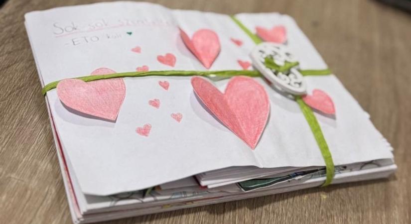 Megható ajándékot készítettek a győri akadémisták egy idősotthon lakóinak