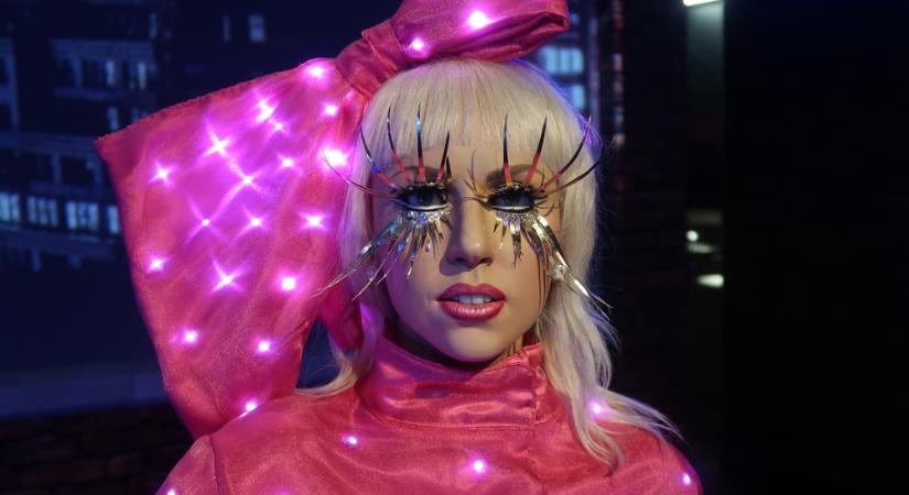 Lady Gaga nyerte az év előadója díjat