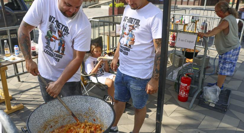 Jótékonysági lecsófőző versenyen lehet aprítani a paprikát, paradicsomot