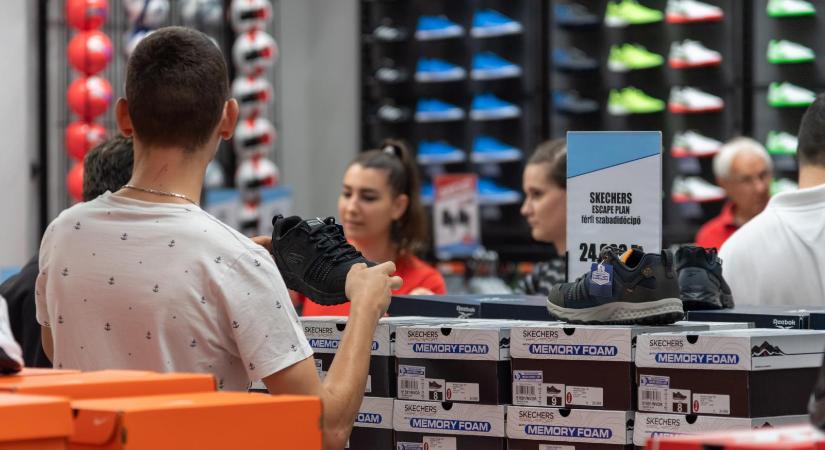 Ellopott egy cipőt, majd másnap visszavitte a szombathelyi üzletbe, hogy szeretné cserélni, mert nem jó a mérete