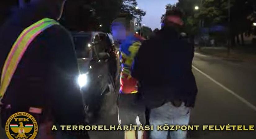 A TEK csapott le a férfira, aki rettegésben tartotta feleségét – videóval