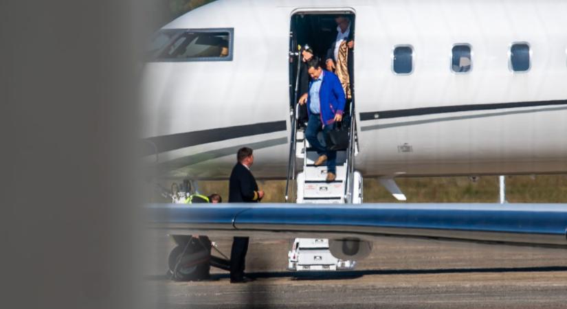 Vsquare: Orbán-közeli oligarchák vagyonukat menekítik a népszerűség-csökkenés közepette