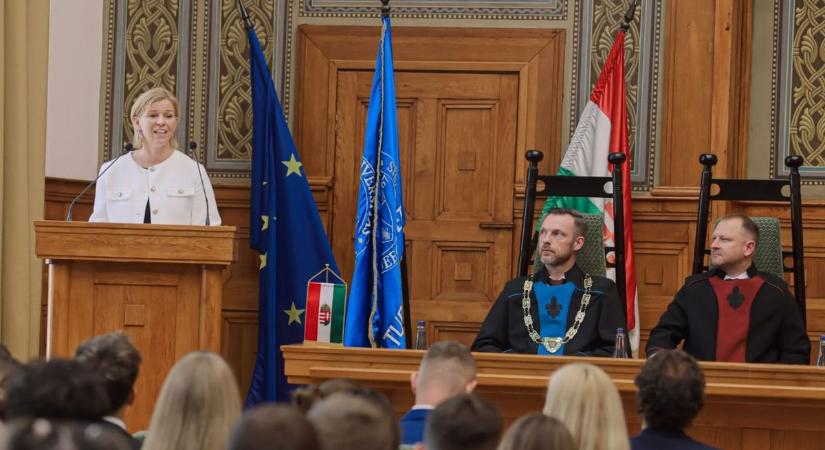 A modellváltásról beszélt az államtitkár a tanévnyitón