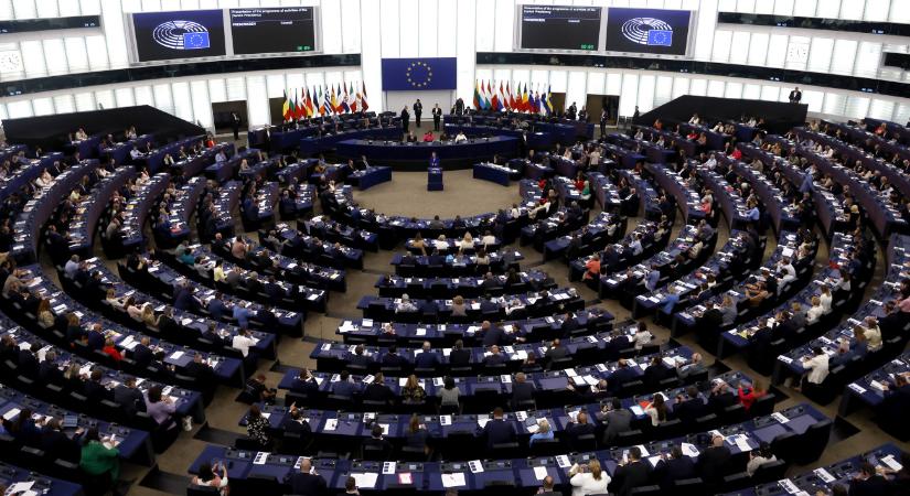 Belecsap a sűrűjébe az EP – jön von der Leyen évértékelője is