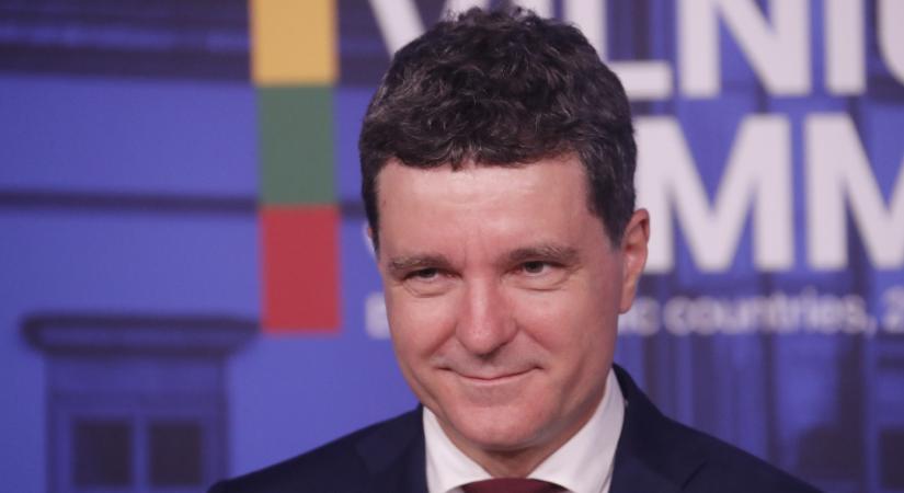 Pedagógusok ezrei tüntettek a román kormány lemondásáért Bukarestben