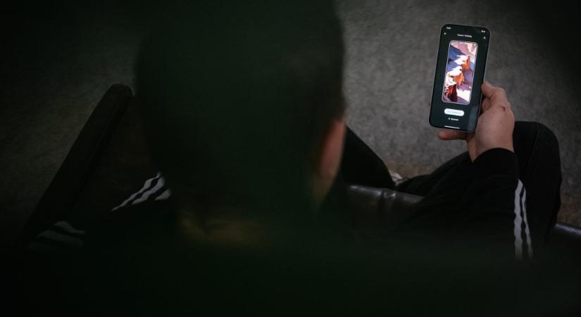 Mostantól teljesen tilos az iskolai mobilozás Olaszországban is