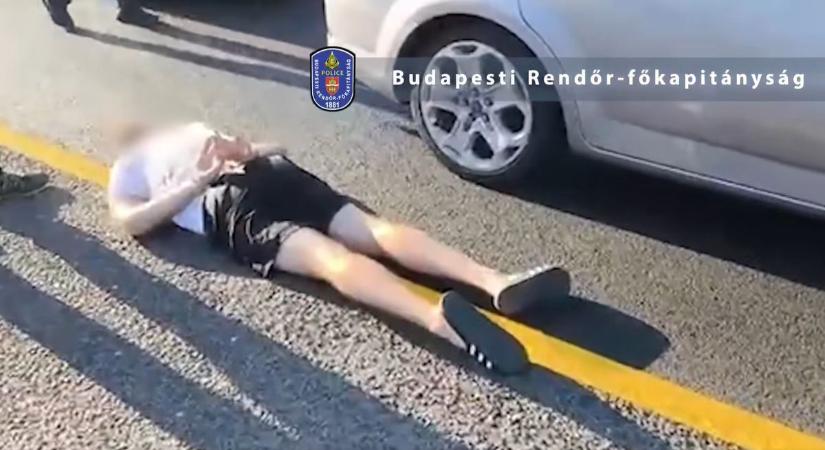 Ámokfutók: az M1-esen Komáromnál kapták el a rolleres zuglói ATM-tolvajokat - videón az rajtaütés!