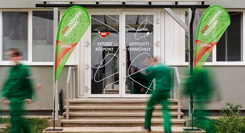 Az ipar szupersztárjait képzi a MOL – átadták a Dunai Finomító új Gépészeti Tanműhelyét