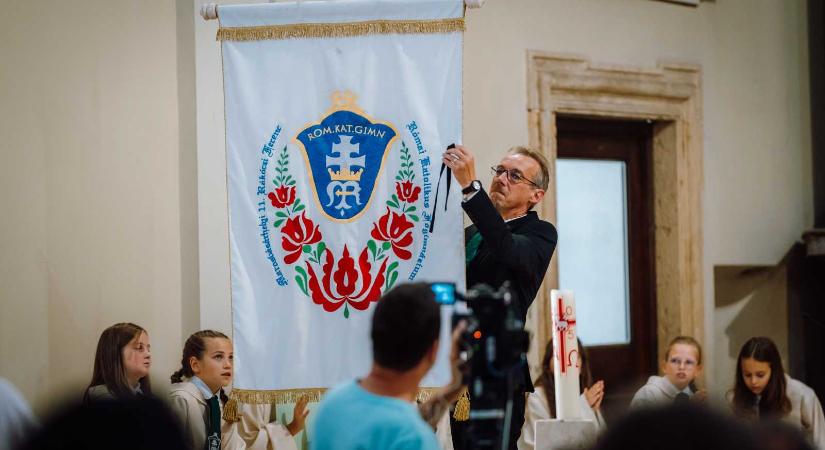 Lekerült a fekete szalag – tanévnyitó a marosvásárhelyi Római Katolikus Líceumban