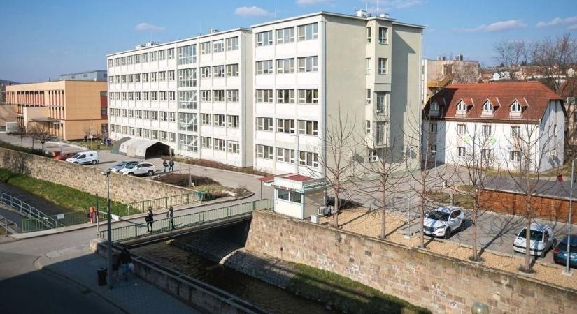 Másfél éve tartó fájdalommal feküdt be az egri kórházba, egy életre megjegyzi, ami odabent történt