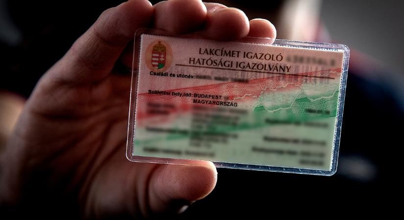 Hatalmas változás jön a lakcímkártyáknál