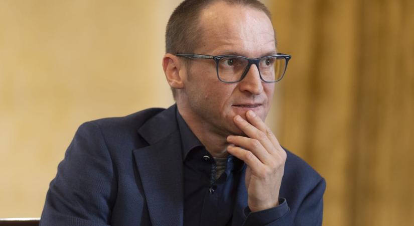 Demeter Szilárd az államháztartási törvényre mutogatva üzent a Nemzeti Múzeum béremelésért tüntető munkatársainak