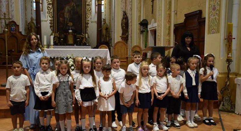 A KMPSZ központi tanévnyitó ünnepségén - Szeretettel, hűséggel és felelősséggel