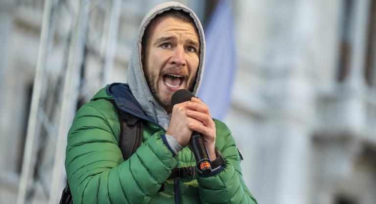 Tüntetést szerveznek Molnár Áronék a Hősök terére