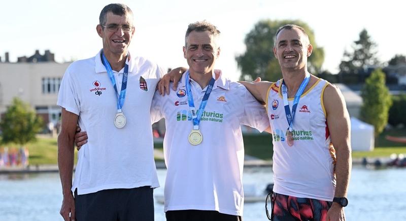 Ezüstérmek a masters maraton vb-n