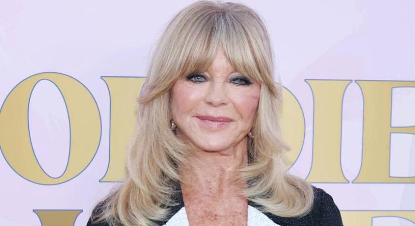 A 79 éves Goldie Hawn fürdőruhás képen: fia mellett szerepel a nyaralós fotón
