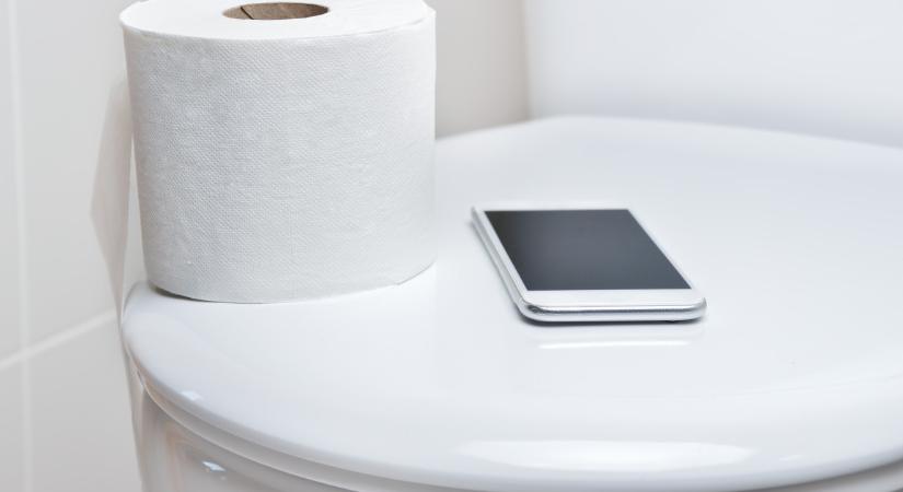 Fájdalmas betegség vár rád, ha beviszed a telefont a vécére
