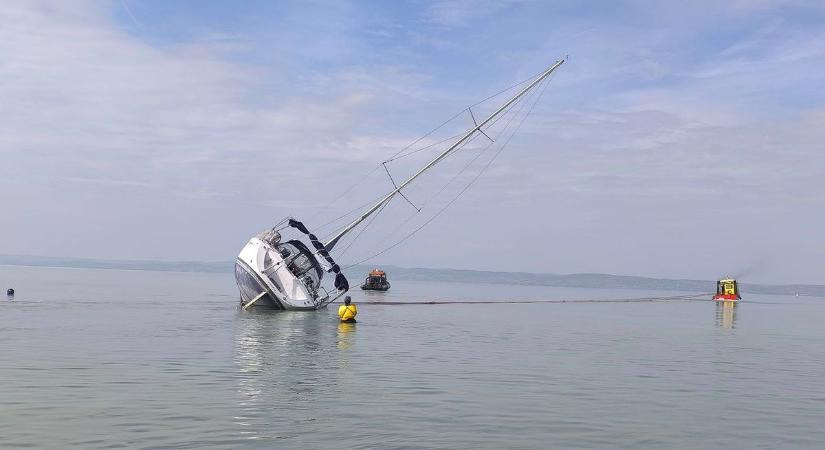 Iszapba ragadt vitorlások a Balatonon – így küzdenek a hajósok az alacsony vízállással