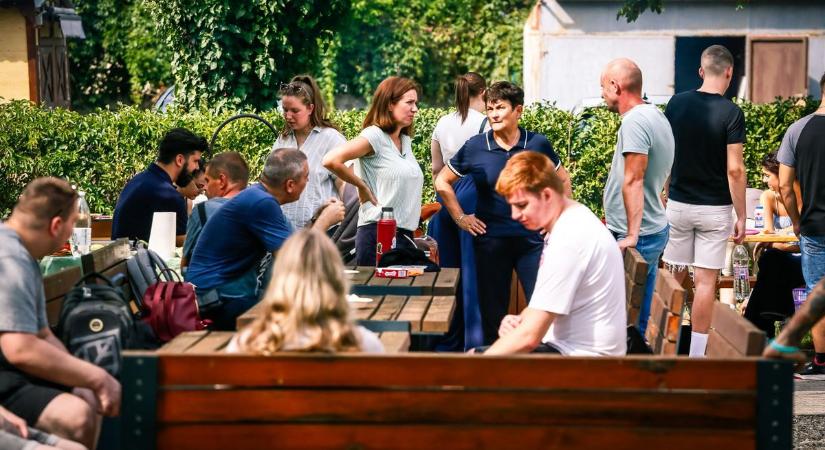 Még főztek is az oktatókkal – Nincs utazás, nem kell kollégium, vagyis az a legjobb egyetem, ami helyben van (galéria)