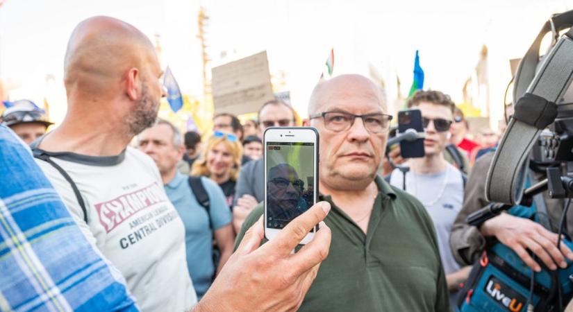 A közmédia állítja: halálosan megfenyegették az M1 riporterét a Tisza szimpatizánsai