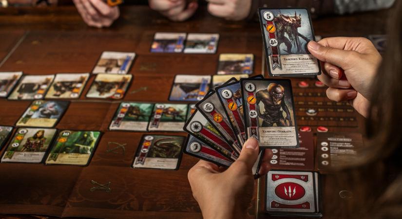 Nemsokára itt a Gwent: A legendás kártyajáték fizikai, magyar kiadása!