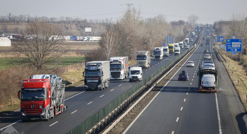 M1 felújítás: jön a kedvezményes autópálya-matrica!