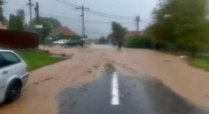 Utcákat árasztott el a víz Szovátán