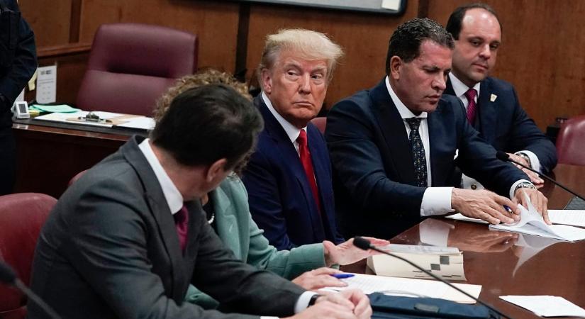 Nem hatotta meg a szövetségi bíróságot, hogy Trump az elnöki hivatala mögé bújva próbált megúszni egy rágalmazási ügyet