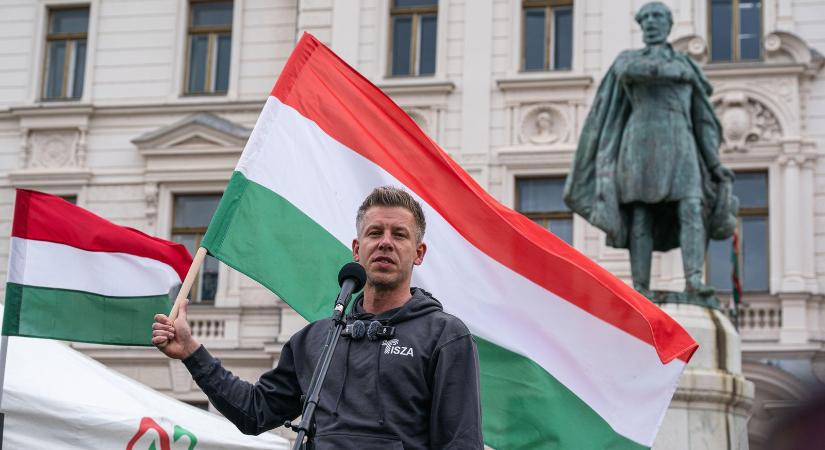 Kötcsén fura alak jelent meg a Tisza Párt rendezvényén, csak most jött a videó a rendkívüli látványossággal