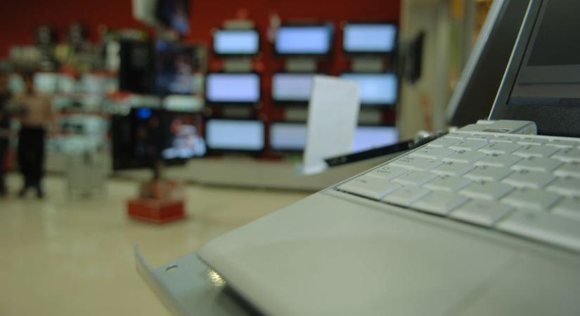 Brüsszel újabb adóval sújtaná a lakosságot: megsarcolná az elektronikát is