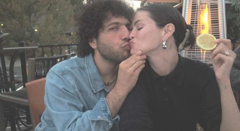Itt van minden, amit Selena Gomez és Benny Blanco közelgő esküvőjéről tudni lehet