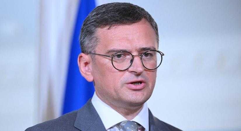„Úgy kellett menekülnöm, mint egy tolvaj” – Zelenszkij új rendelete üldözte el a volt külügyminisztert