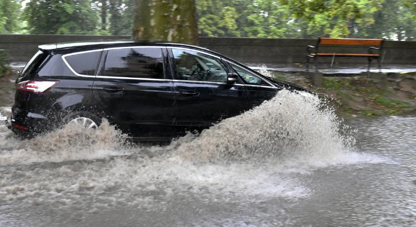 Nyári záporok jönnek, jégesőkkel és felhőszakadásokkal fűszerezve