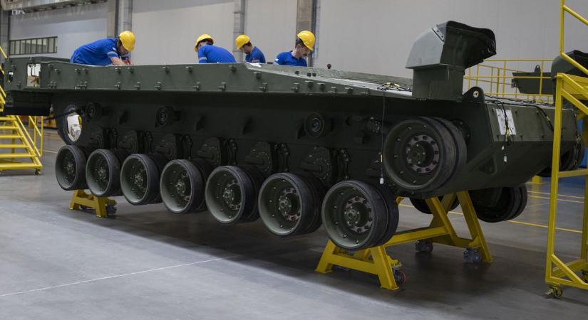 Valóra vált a százéves álom: a NATO második legerősebb tagországa megkezdte a saját tankja sorozatgyártását - videón az Altay, amitől a németek is félhetnek