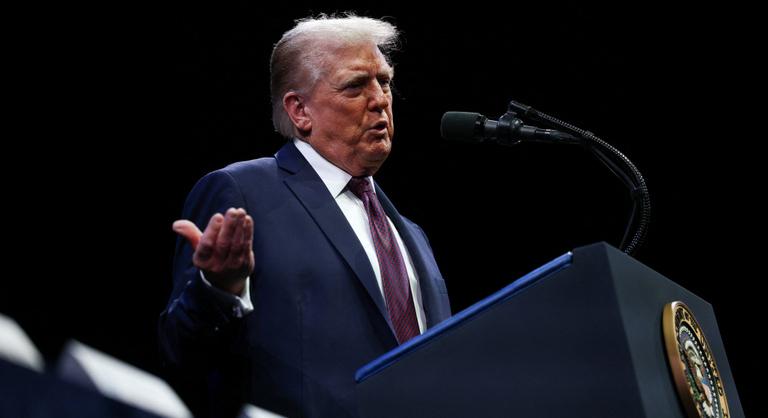 Donald Trump kőkeményen nekiment Tom Hanksnek