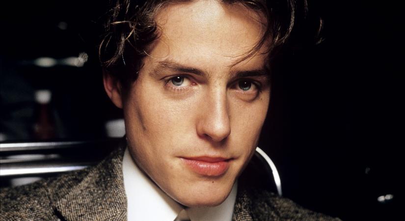 Hugh Grant, az örök szépfiú – Ezekkel a pillantásaival téged is levett a lábadról