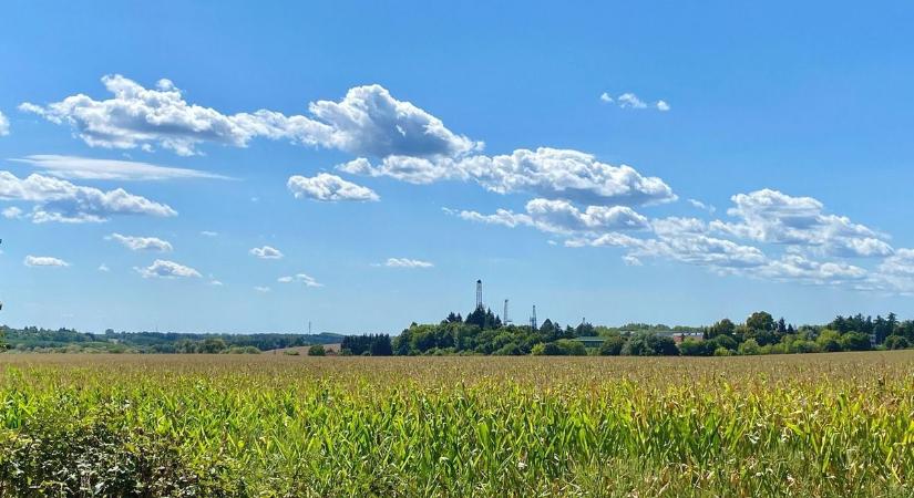 Gyülekeznek a felhők az égen, de a hőmérsékletre nem lehet panaszunk