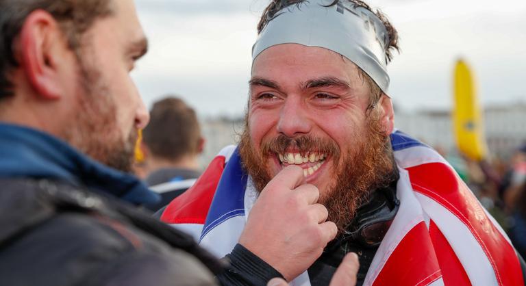 Történelmi rekord: körbeúszta Izlandot a brit Thor