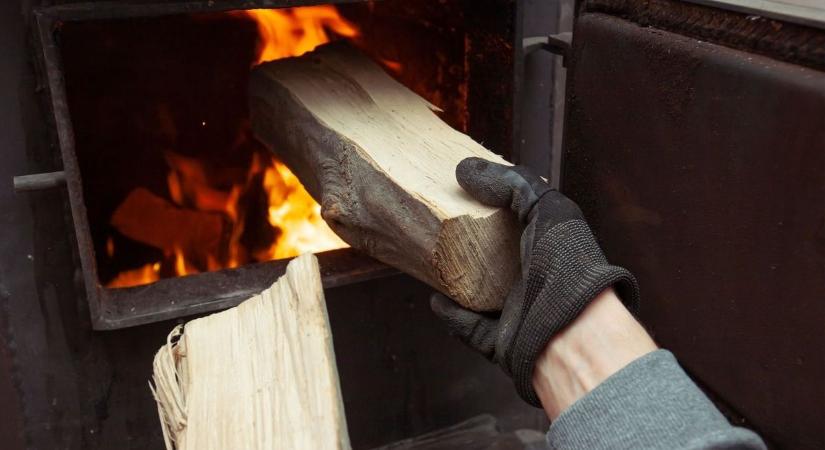 Figyelem! Így verik át most a gyanútlan embereket tűzifával