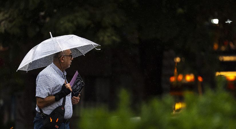 Zivatarokkal, felhőszakadással búcsúzik a nyár