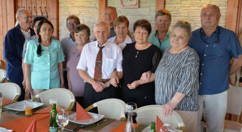 A szakma eltűnt, a barátság megmaradt – osztálytalálkozó ötvenöt év után