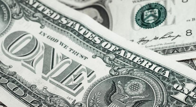Kétéves mélyponton a dollár, az euróval szemben is tartja magát a forint
