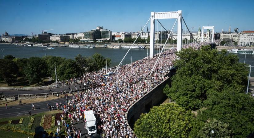Felmondott mind a három pszichológus, akik a melegek melletti kiállásuk miatt kaptak fegyelmit a Pázmányon