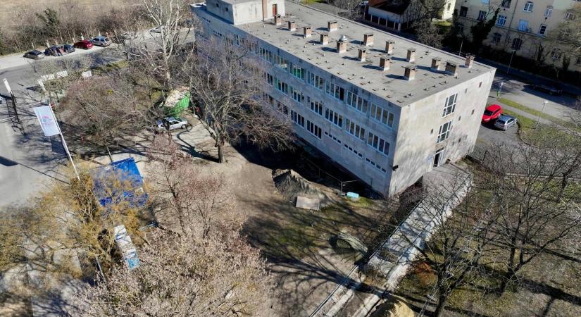 Zajlik a meddő párokat ellátó központ korszerűsítése a Semmelweis Egyetemen