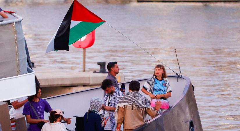 Greta Thunbergék azt állítják, drónnal támadták meg Gázába tartó segélyhajójukat
