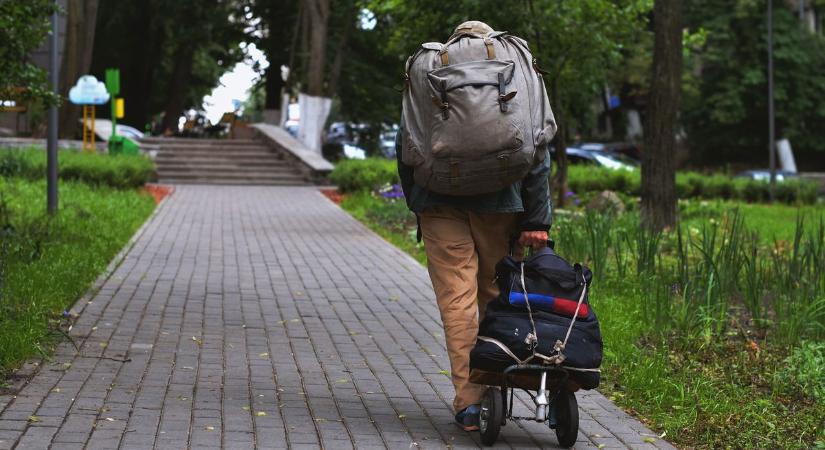 Hihetetlen! Amíg kórházban ápolták a férfit, hajléktalanok vertek tanyát a házában
